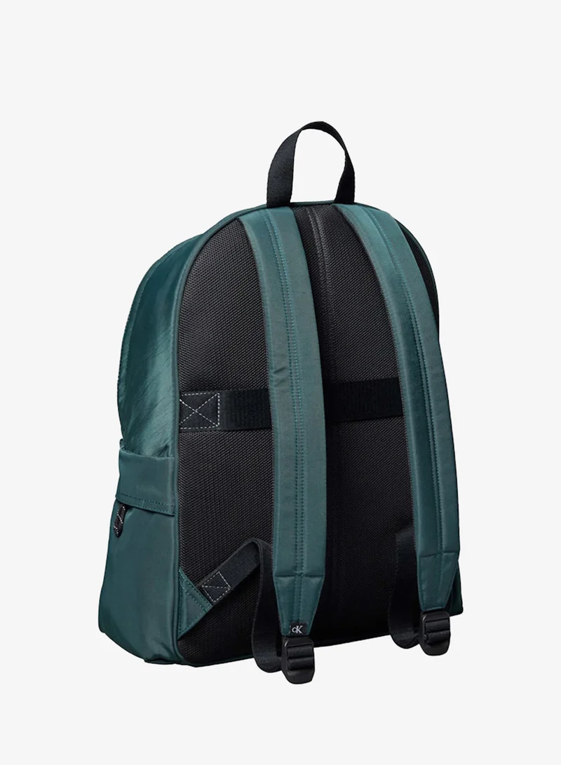 كالفن كلاين حقيبة ظهر بشعار